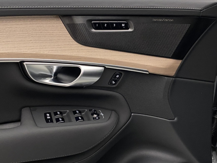 Volvo XC90 B5 AWD AUT DARK PLUS 7míst na operativní leasing