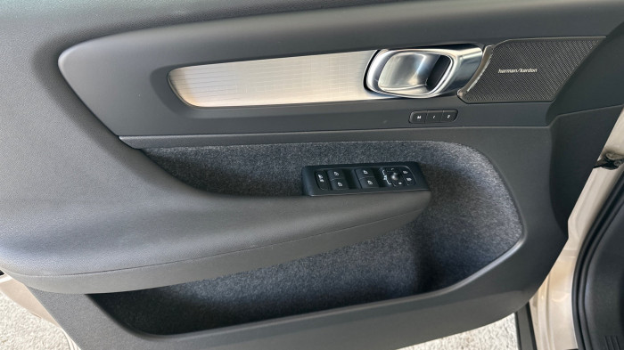 Volvo XC40 2.0 B3 - Benzín - Automat 7st. - 4x2 na operativní leasing