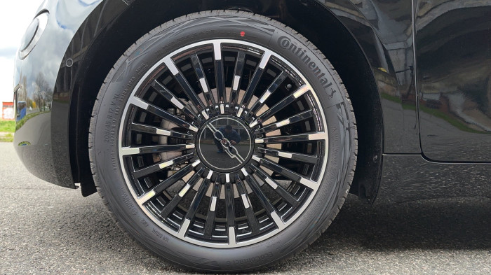 FIAT 500e - La Prima by Bocelli 42kWh - Elektro - Automat - 4x2 na operativní leasing