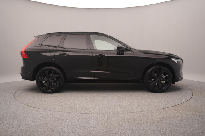 Volvo XC60 B5 AWD AUT PLUS BLACK EDITION na operativní leasing