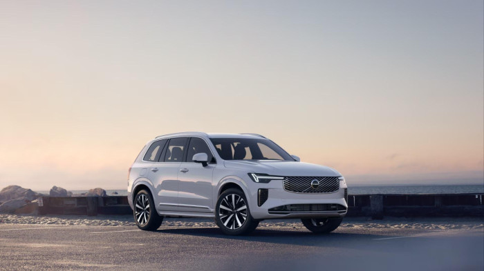 Volvo XC90 B5 AWD AUT CORE 7míst na operativní leasing