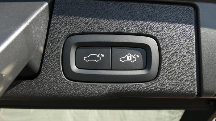 Volvo XC60 B5 AWD Plus Bright Auto na operativní leasing