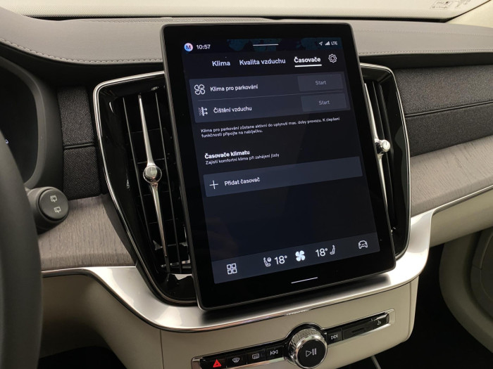 Volvo XC90 T8 AWD Plug-in DARK ULTRA na operativní leasing