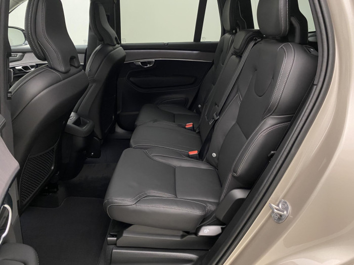 Volvo XC90 B5 AWD AUT DARK PLUS 7míst na operativní leasing