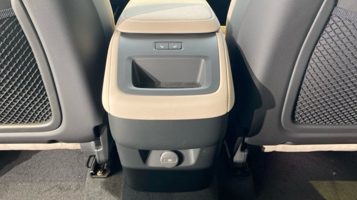 Volvo XC90 PLUS BRIGHT, B5 AWD, 184+10 kW / 250+14 HP na operativní leasing