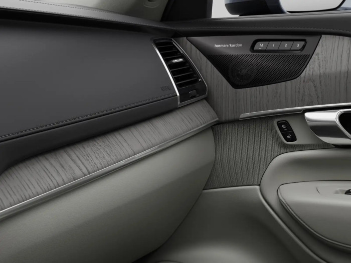 Volvo XC90 Plus Bright 2.0 B5 173 kW Nafta 4x4 Automatická převodovka na operativní leasing