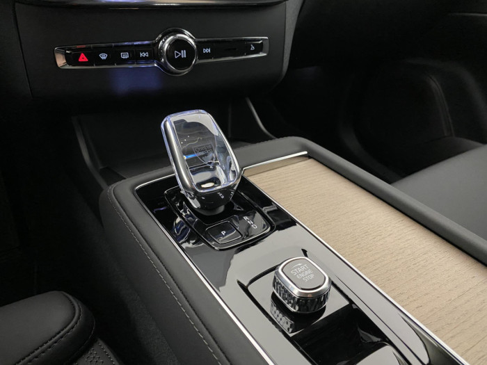 Volvo XC90 T8 AWD RECHARGE BRIGHT PLUS 7m na operativní leasing