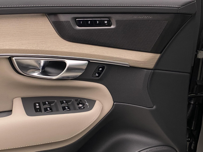 Volvo XC90 T8 AWD Plug-in BRIGHT PLUS 7m na operativní leasing