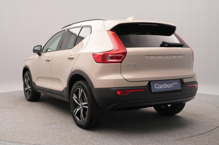 Volvo XC40 B3 AUT DARK PLUS na operativní leasing