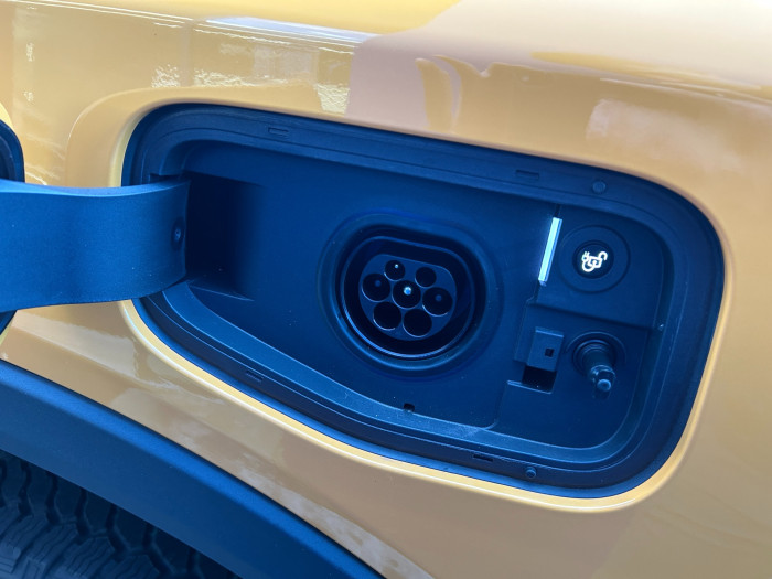 Ford WILDTRAK 2.3 Hybrid PHEV 205kW na operativní leasing