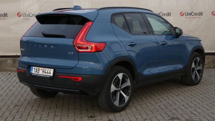 Volvo XC40 B3 PLUS DARK na operativní leasing