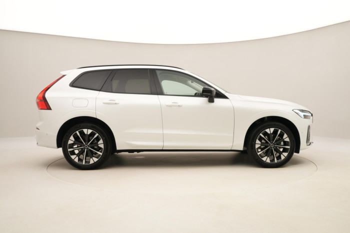 Volvo XC60 B5 AWD AUT DARK PLUS na operativní leasing