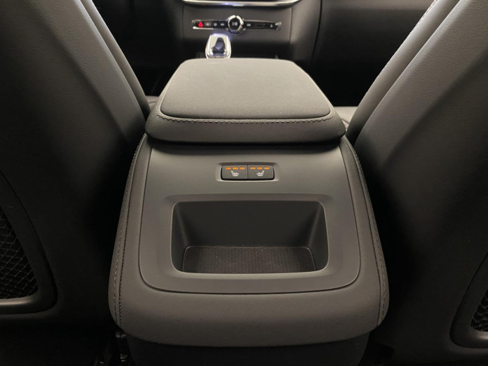 Volvo XC90 B5 AWD AUT BLACK EDITION PLUS na operativní leasing