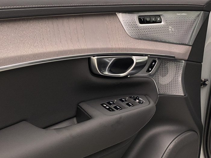 Volvo XC90 B5 AWD AUT DARK PLUS 7míst na operativní leasing