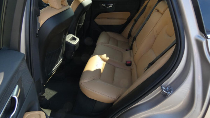 Volvo XC60 B5 AWD Plus Bright Auto na operativní leasing