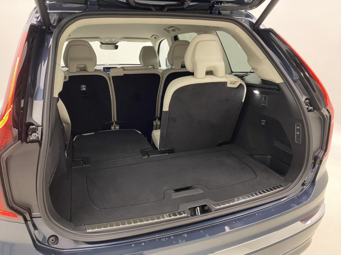 Volvo XC90 T8 AWD Plug-in BRIGHT PLUS 7m na operativní leasing