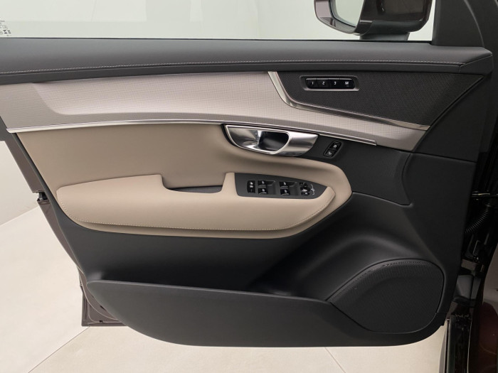 Volvo XC90 B5 AWD AUT CORE 7míst na operativní leasing