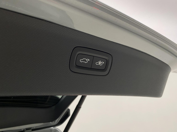 Volvo XC90 T8 AWD Plug-in DARK PLUS 7m na operativní leasing