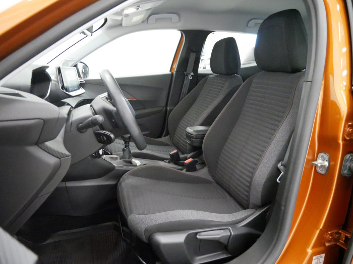 Peugeot 2008 1.2 PureTech 74 kW Active na operativní leasing