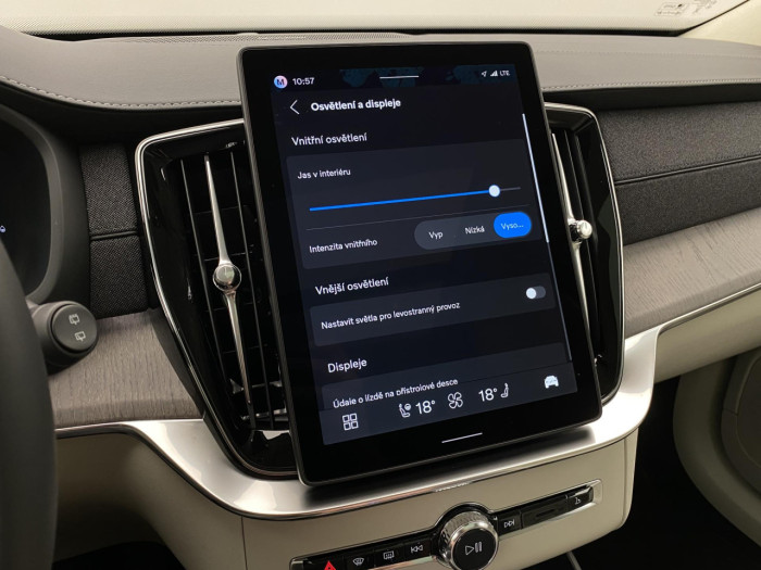 Volvo XC90 T8 AWD Plug-in DARK ULTRA na operativní leasing