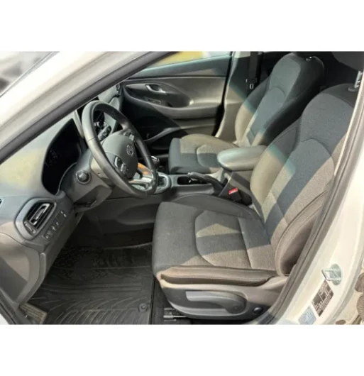 Hyundai i30 kom.1.5i Family Smart 5d na operativní leasing