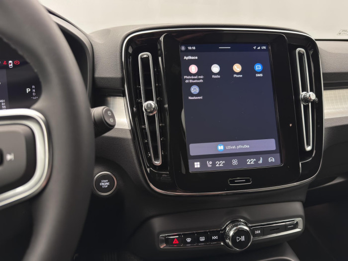 Volvo XC40 B3 AUT DARK PLUS na operativní leasing