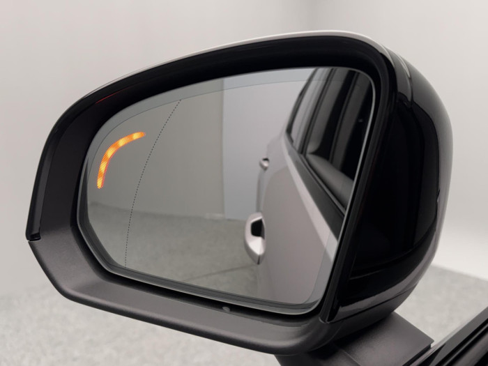 Volvo XC40 B3 AUT DARK PLUS na operativní leasing