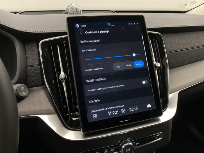 Volvo XC90 T8 AWD Plug-in DARK PLUS 7m na operativní leasing