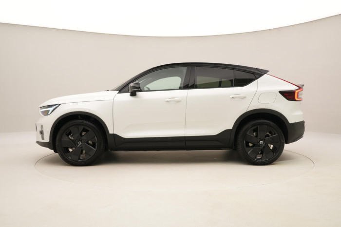 Volvo EC40 BLACK EDITION SINGLE EXT ULTRA Edition na operativní leasing