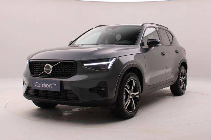 Volvo XC40 B4 AUT DARK PLUS na operativní leasing