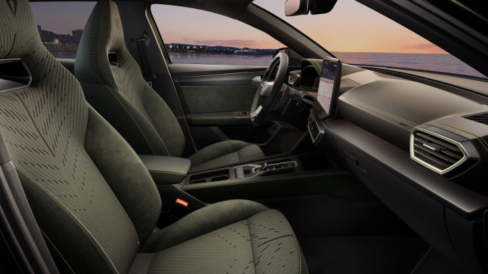 CUPRA Leon SP Tribe 1.5 eTSI 150k DSG na operativní leasing