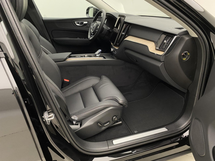Volvo XC60 B5 AWD AUT BRIGHT PLUS na operativní leasing