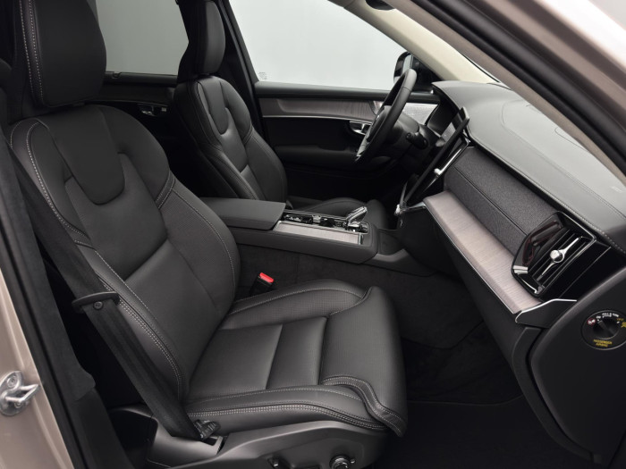 Volvo XC90 T8 AWD Plug-in ULTRA DARK 7m na operativní leasing