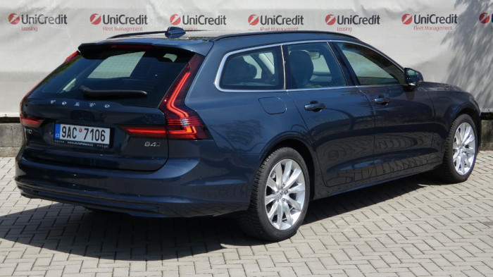 Volvo V90 B4 mHEV AWD aut. Momentum Pro na operativní leasing