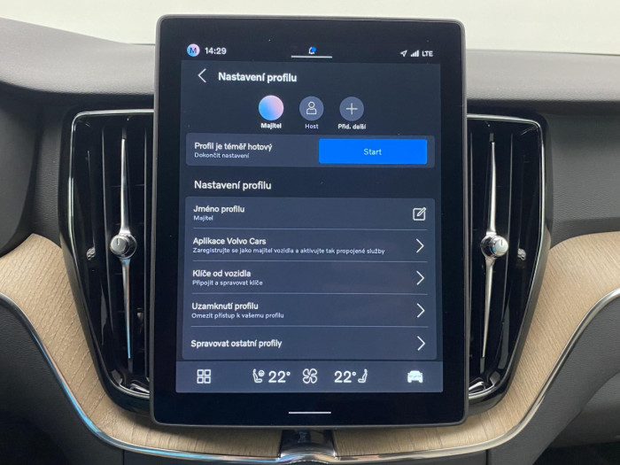 Volvo XC60 B5 AWD AUT DARK PLUS na operativní leasing