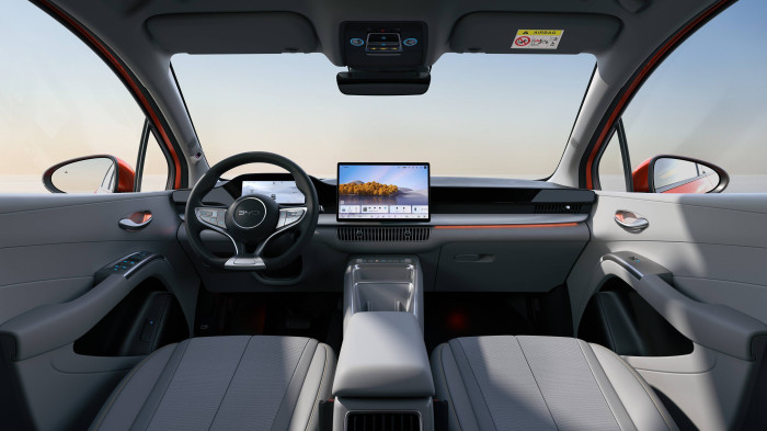 BYD DOLPHIN G DM-i Comfort  1,5 / 156kW na operativní leasing