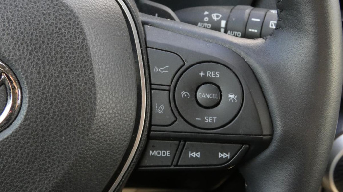 Toyota RAV4 2.5 Hybrid Executive 4WD e-CVT na operativní leasing