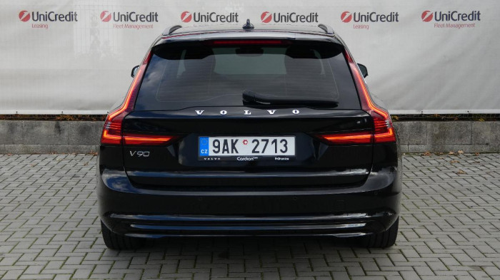 Volvo V90 B4 AWD Diesel Momentum na operativní leasing