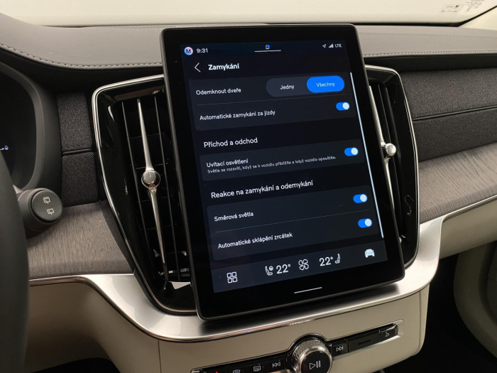 Volvo XC90 T8 AWD Plug-in BRIGHT PLUS 7m na operativní leasing