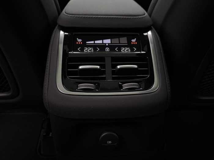 Volvo XC90 T8 AWD Plug-in BRIGHT PLUS 7m na operativní leasing