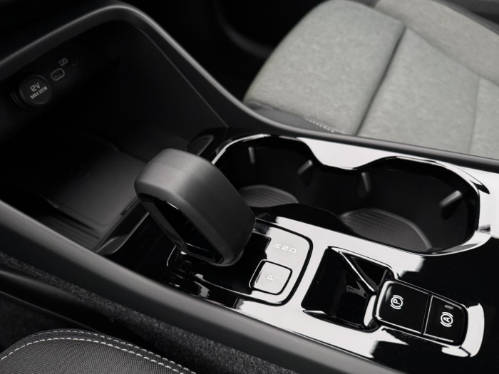Volvo XC40 B3 AUT DARK PLUS na operativní leasing