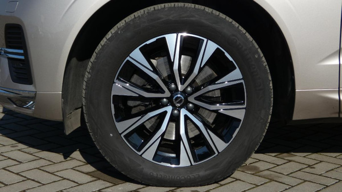 Volvo XC60 B5 AWD Plus Bright Auto na operativní leasing