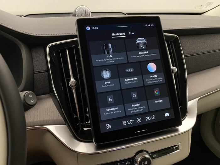 Volvo XC90 T8 AWD Plug-in BRIGHT PLUS 7m na operativní leasing