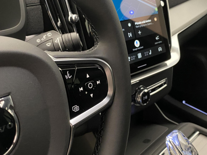 Volvo XC90 B5 AWD AUT BLACK EDITION PLUS na operativní leasing