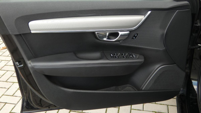 Volvo V90 B4 AWD Diesel Momentum na operativní leasing