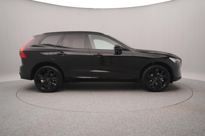 Volvo XC60 B5 AWD AUT PLUS BLACK EDITION na operativní leasing