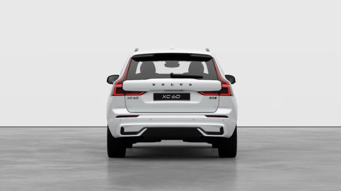 Volvo XC60 PLUS BLACK EDITION, B5 AWD, 184+10 kW / 250+14 HP na operativní leasing