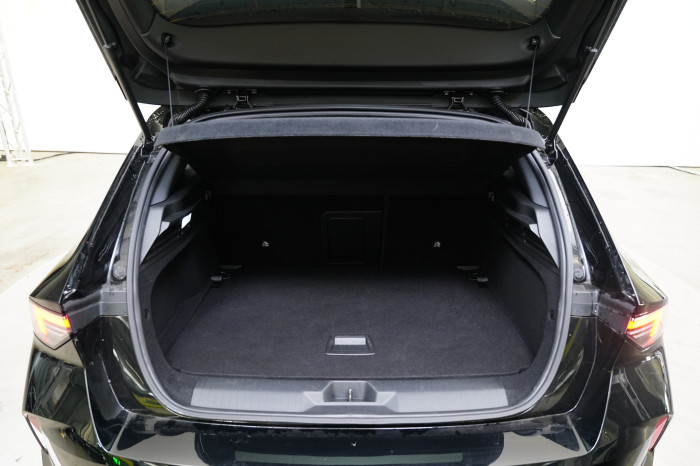 Opel Astra 1.2 Turbo 96 kW Elegance na operativní leasing