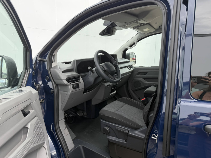 Volkswagen Transporter skříň PLUS DR 4M 8AUT 2,0TDI / 110kW na operativní leasing