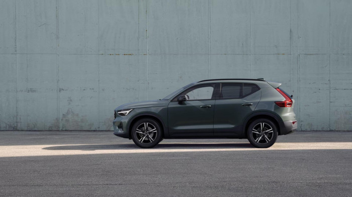 Volvo XC40 B3 AUT DARK PLUS na operativní leasing